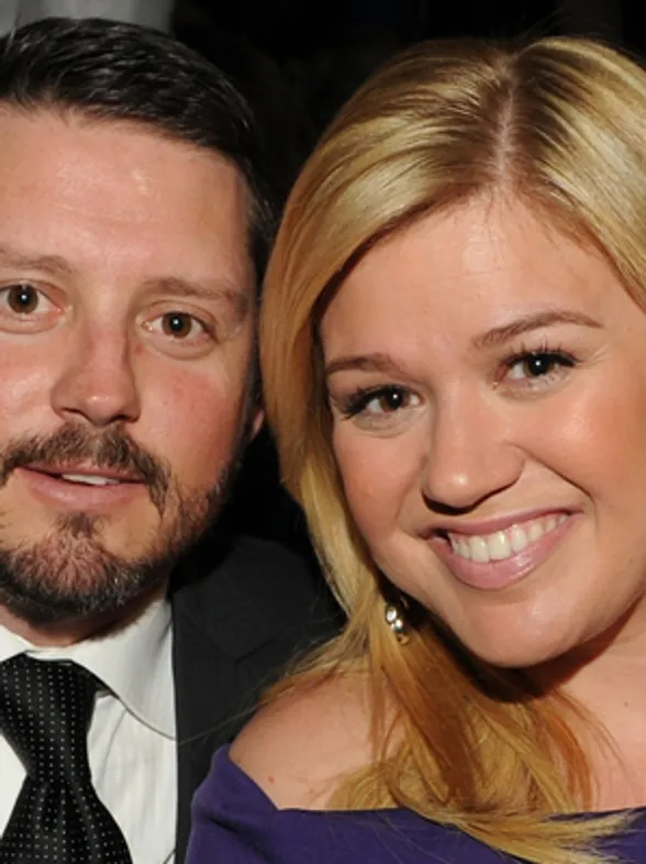 Kelly Clarkson pregnant with first child