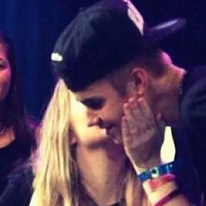 Justin Bieber surprises injured fan with a secret concert