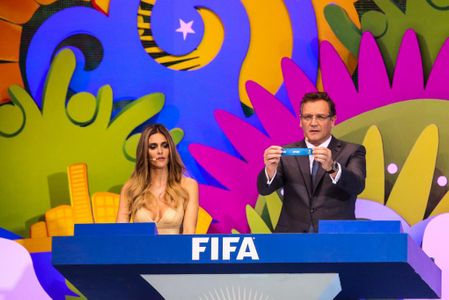 Fernanda Lima no sorteio para a Copa do Mundo FIFA 2014