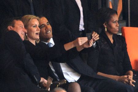 Barack Obama schießt ein Selfie