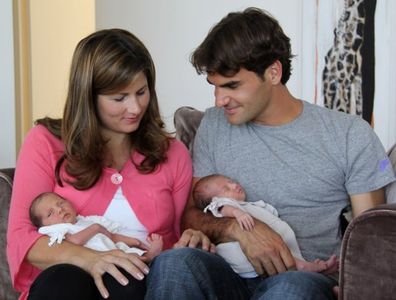 Roger Federer con su mujer y sus hijas