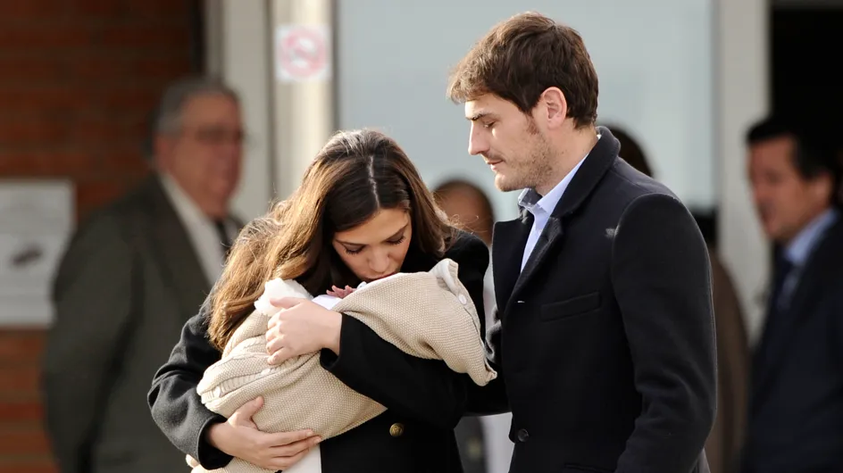 Primera foto de familia: Sara Carbonero e Iker Casillas presentan a Martín