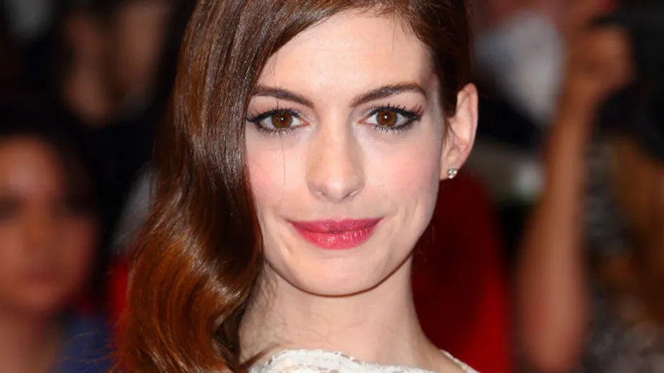 Anne Hathaway nearly drowns in Hawaii - Saved by nearby surfer