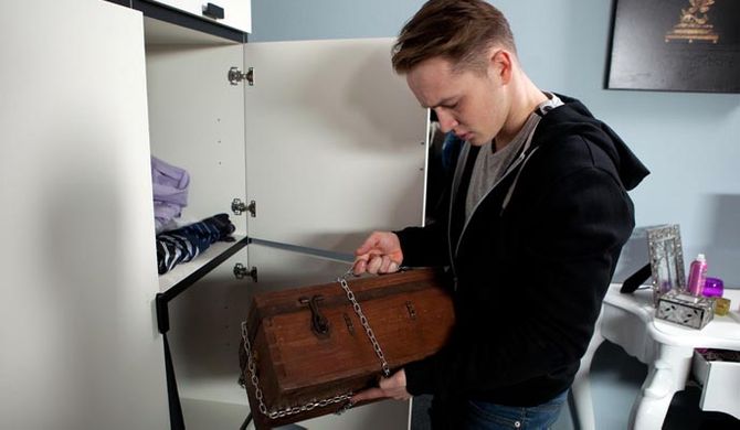 Jason finds Patrick's secret box