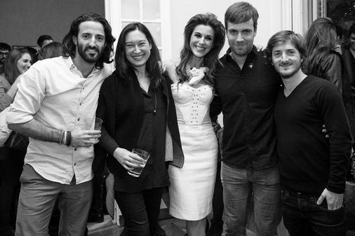 Matías Dumont junto a Raquel Sánchez Silva y otros amigos