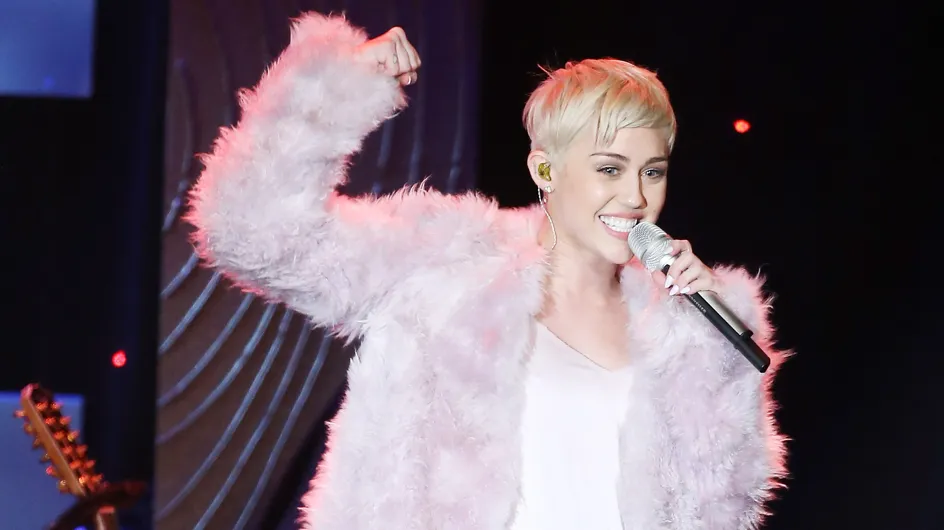 Miley Cyrus : Bannie des Grammy Awards, elle se venge sur Twitter (Photos)