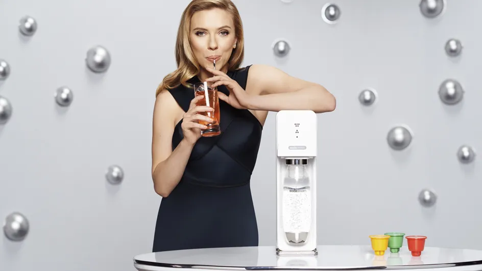 Scarlett Johansson : Elle fait des bulles et des émules avec Sodastream