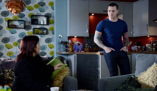 Kat isn’t able to give up on Stacey and with Alfie’s help they go to Luke’s