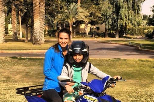 Rania de Jordania y su hijo