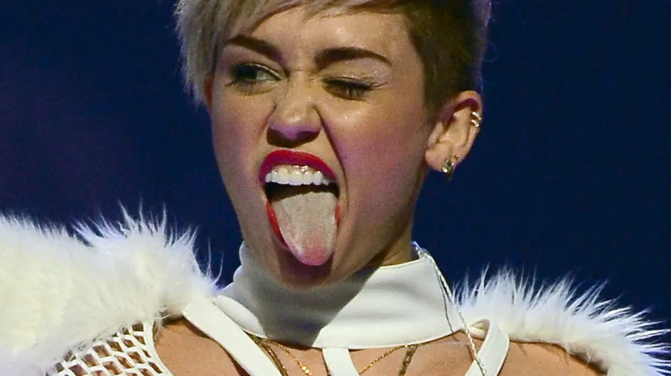 Miley Cyrus : Un baiser à pleine bouche avec Katy Perry (vidéo)
