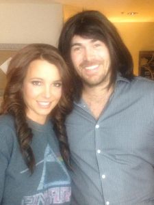 Britney Spears en brune avec son coiffeur