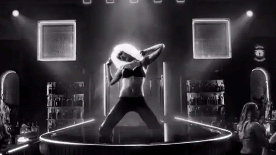 Jessica Alba : Strip-teaseuse torride dans Sin City 2 (Vidéo)