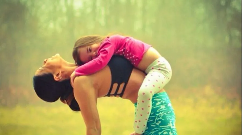 Inséparables, une maman et sa petite fille s’éclatent en faisant du yoga (Photos)