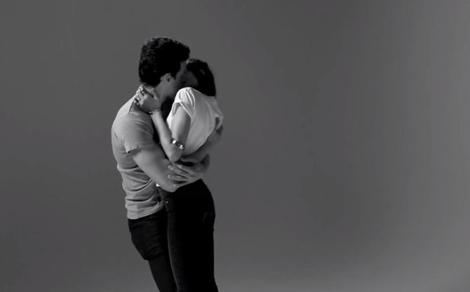Le premier baiser est souvent le plus embarrassant mais aussi le plus intense