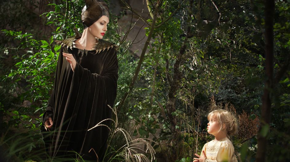Maléfique Angelina Jolie : Malefique 2 Angelina Jolie Accompagnee De Ses Enfants Sur Le Tapis Rouge Rythme 105 7 Angelina Jolie Dress Black Lace Dress Dresses _ Angelina jolie, fée ou sorcière ?
