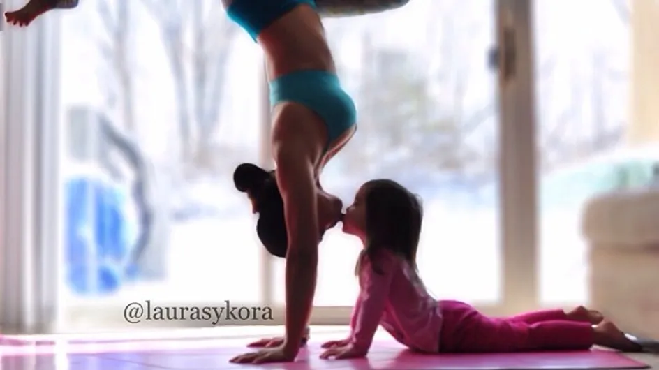 Las imágenes más bonitas de una madre y su hija practicando yoga