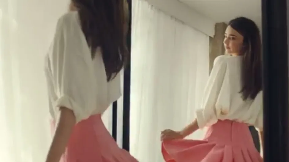 Miranda Kerr pour H&M : Selfies et jupe plissée (vidéo)