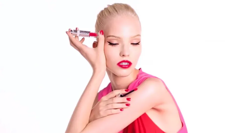 Dior Addict Fluid Stick : Faîtes place aux "gloss à l’eau" pour l’été (vidéo)