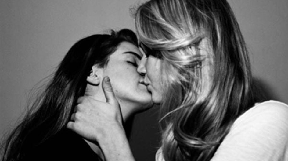 Is This A Photo Of Lana Del Rey And Jennifer Lawrence Making Out?