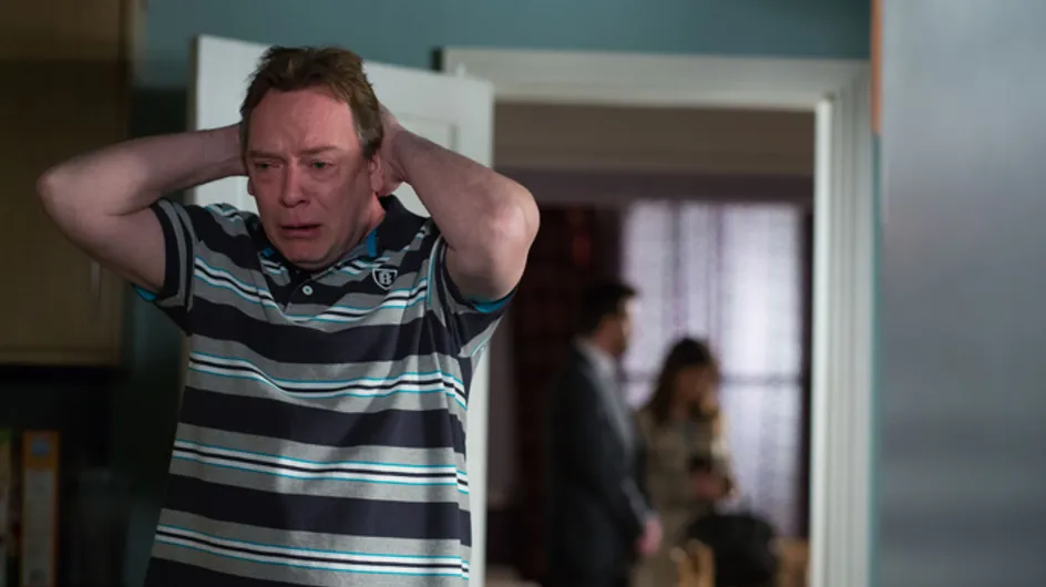 Eastenders 21/04 – Ian desperately tries to contact Lucy
