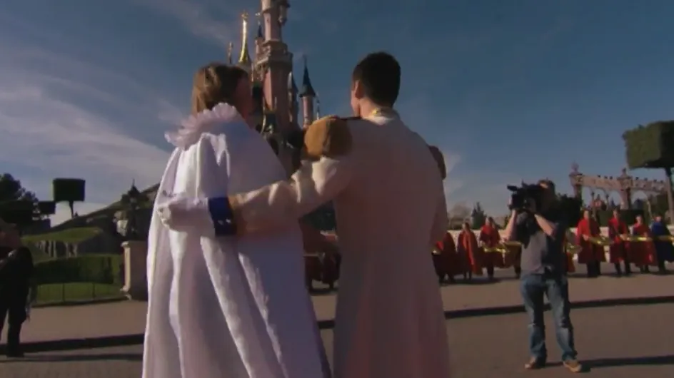 Il était une fois, la demande en mariage la plus kitsch de tous les temps à Disneyland Paris (vidéo)