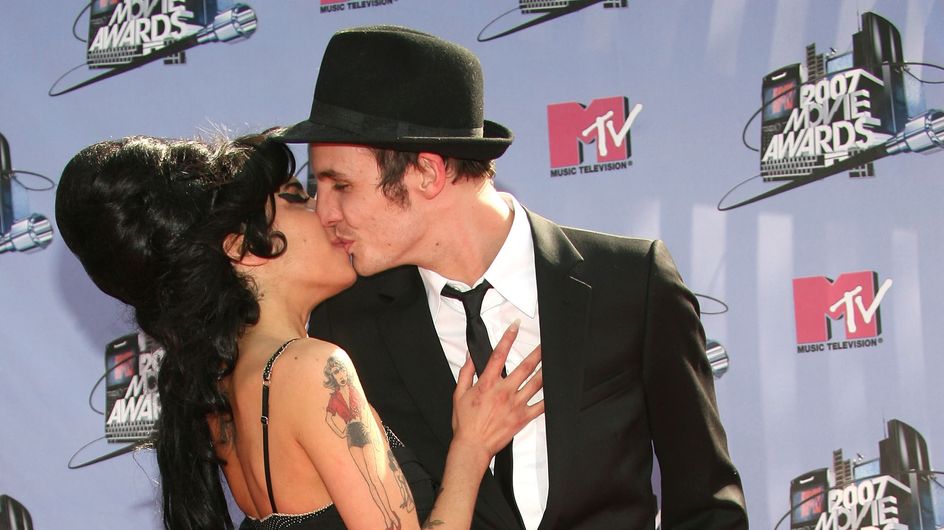 Blake Fielder Civil Zum Ersten Mal Am Grab Von Amy Winehouse