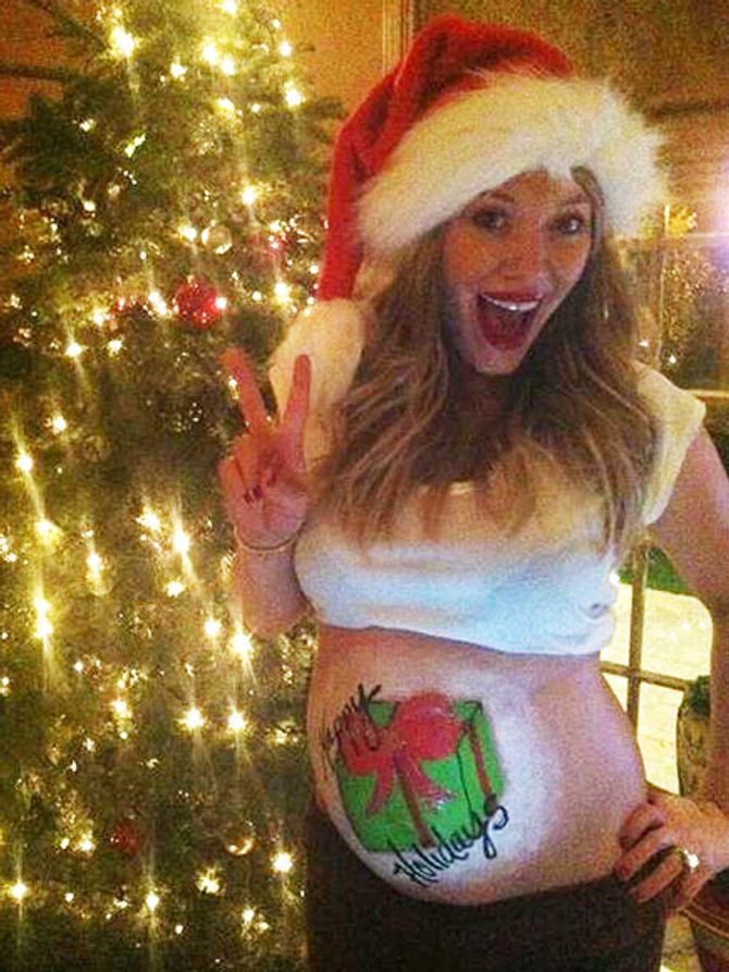 Hilary Duff en haar versierde buik