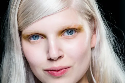 Backstage modeshow Prada lente-zomer 2014