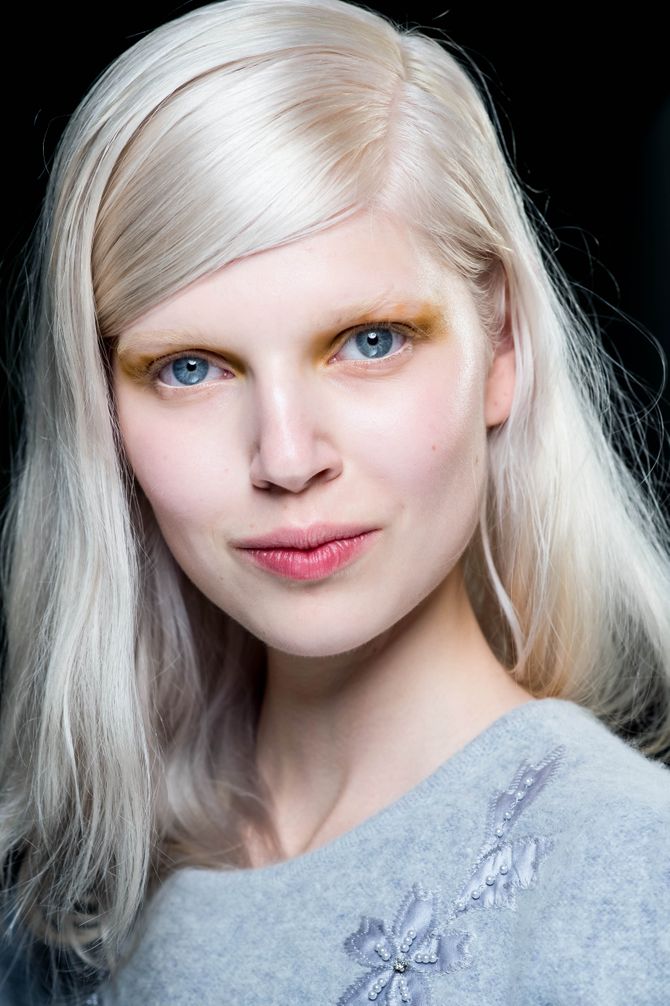 Backstage modeshow Prada lente-zomer 2014