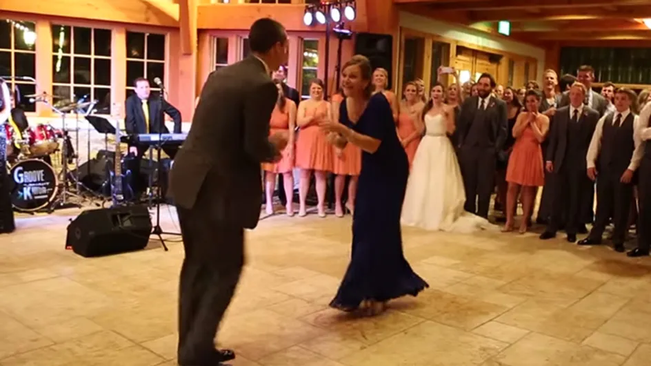 Un baile muy especial entre una madre y su hijo: ¡la boda que nunca olvidarán!