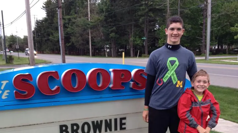 À 14 ans, il sensibilise la population à la paralysie cérébrale de son petit frère
