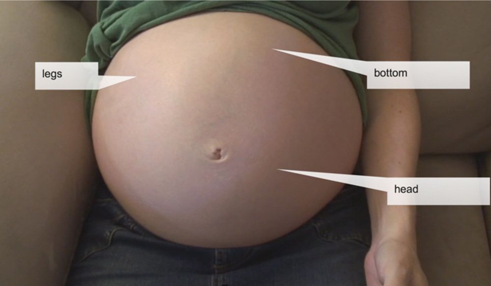La vidéo impressionnante d'un bébé qui bouge dans le ventre de sa mère