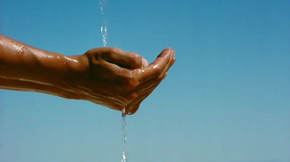 Le "Drinkable Book" : Un livre qui rend l'eau potable pour sauver des vies (Vidéo)