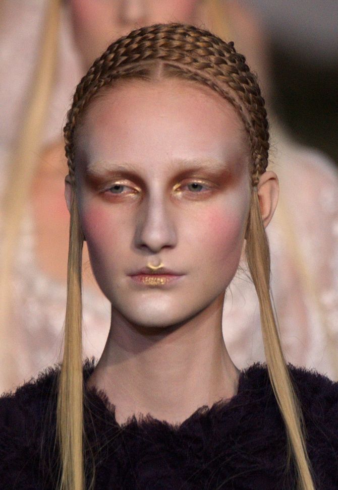 Koper make-up modeshow Alexander McQueen herfst-winter 2014-2015