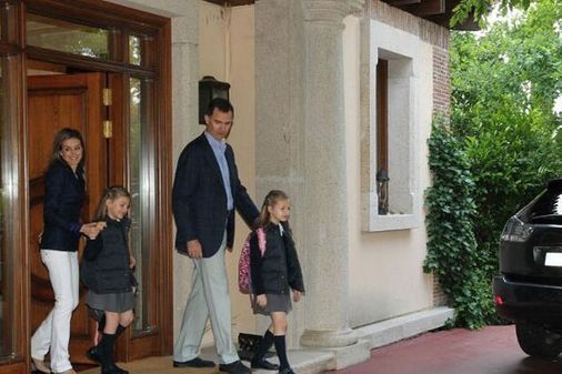 Los Príncipes de Asturias junto a sus hijas Leonor y Sofía