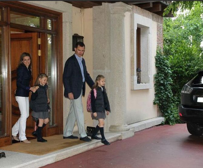 Los Príncipes de Asturias junto a sus hijas Leonor y Sofía