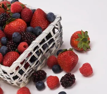 Frutos rojos: variedades, cómo elegirlos y 3 recetas deliciosas para verano