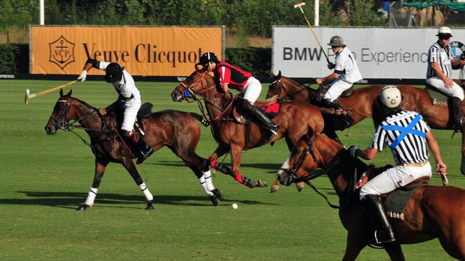 Famosos y burbujas en Sotogrande