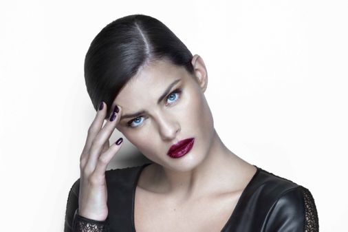 Isabeli Fontana Batom Escuro