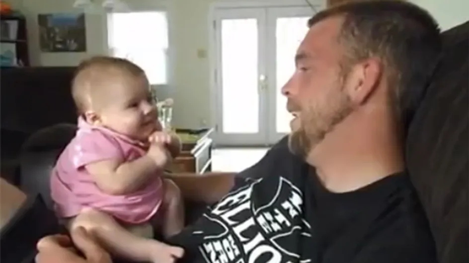 Un bebé de dos meses dice "te quiero" a su papá