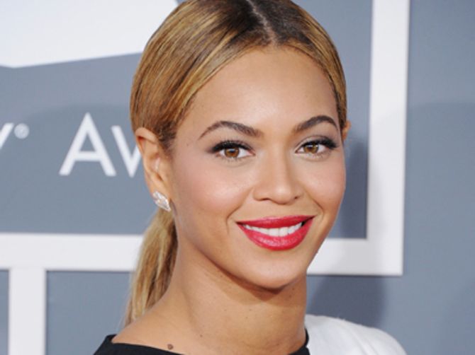 Hydra Facial Fan Beyoncé