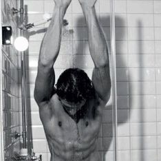 Andrés Velencoso, en calzoncillos y bajo la ducha para D&G