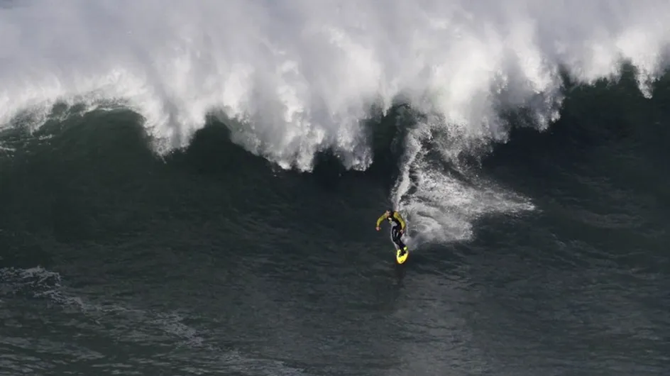 El hawaiano Garrett McNamara surfea la ola más grande del mundo