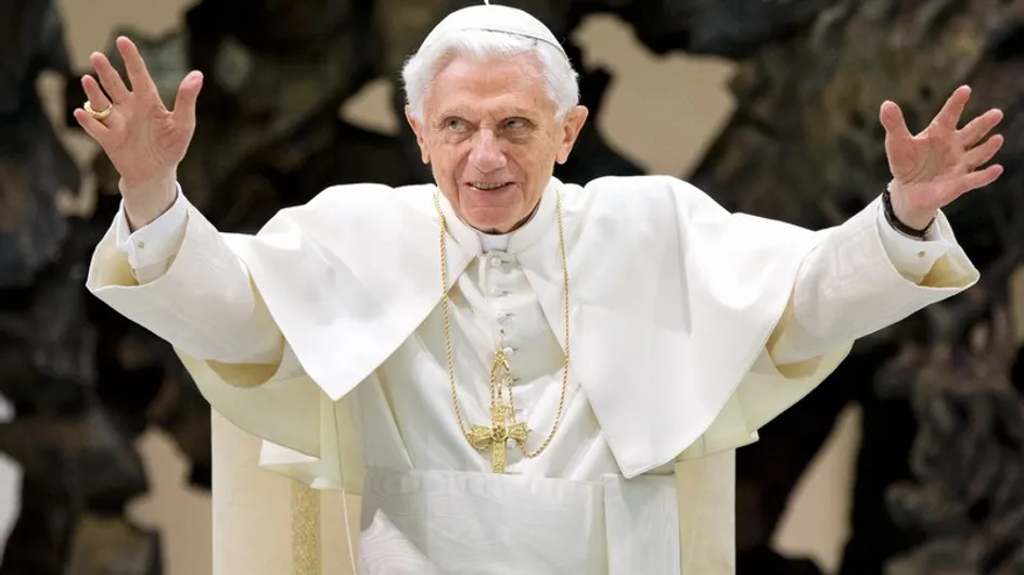 El Papa renuncia por su "edad avanzada"