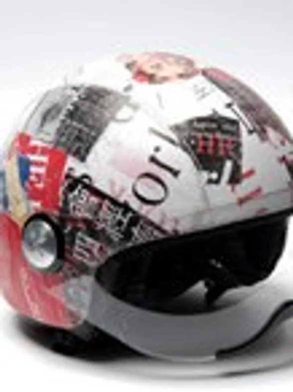 Aïta presenta sus originales cascos de moto