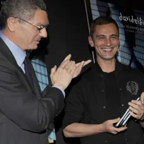 Davidelfin recibe el Season's Book