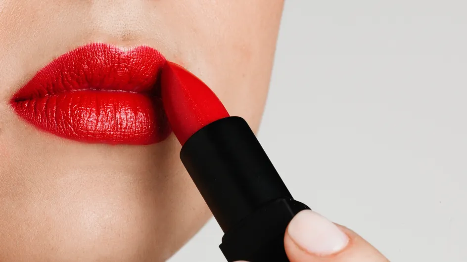 Le rouge à lèvres rouge : L’arme fatale pour obtenir une promotion ?