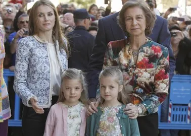 Doña Letizia apuesta por un look 'low cost' para la Misa de Pascua