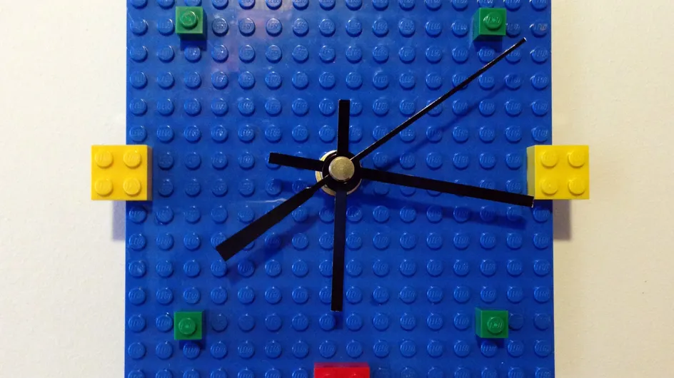 Tuto : réalisez une chouette horloge murale en briques LEGO® !