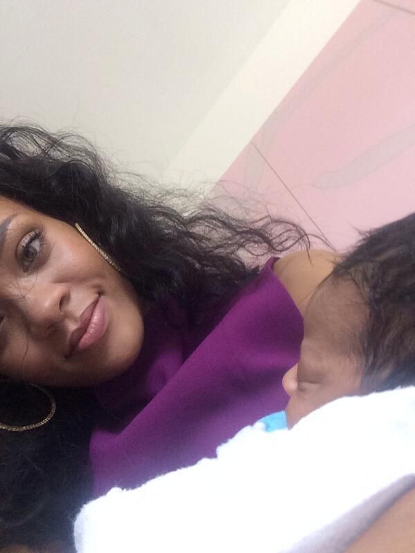 Rihanna Mais A Qui Appartient Ce Bebe